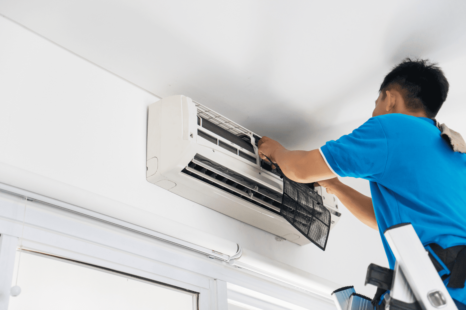 air conditioner service repair man